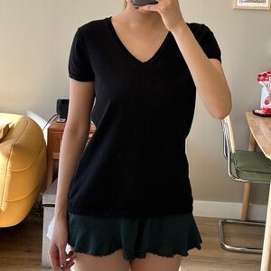 Black GAP v neck knit shirt